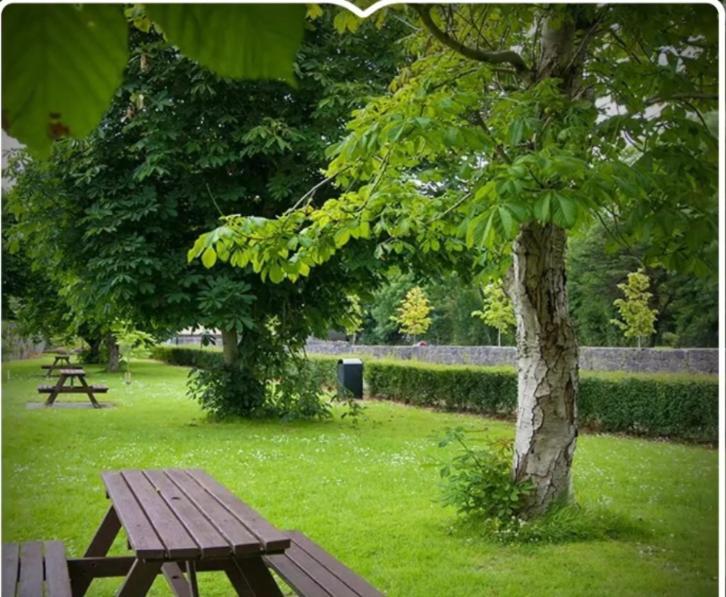 Racecourse View Hotel Listowel ภายนอก รูปภาพ